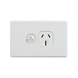 4C | Elegant Single Power Point 250V 15A | Horizontal 040.0.0096