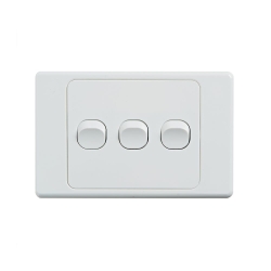 4C | Ultima 3 Gang Switch 250V 16AX - Horizontal 040.000.0069