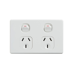 4C | Elegant Double Power Point 250V 10A | Horizontal 040.0.0098