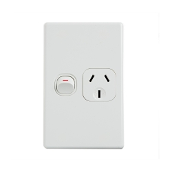 4C | Elegant Single Power Point 250V 10A - Vertical 040.0.0095