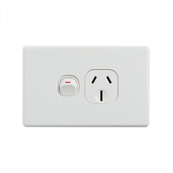 4C | Elegant Single Power Point 250V 15A - Horizontal 040.0.0096
