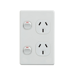 4C | Classic Double Power Point 250V 10A - Vertical 040.000.0017