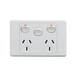 4C | Ultima Double Power Point 250V 10A with 16AX Extra Switch - Horizontal 040.000.0076