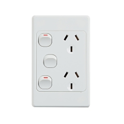 4C | Ultima Double Power Point 250V 10A with16AX Extra Switch - Vertical 040.000.0323