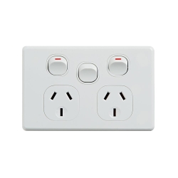 4C | Classic Double Power Point 250V 10A With 16AX Extra Switch - Horizontal 040.000.0314